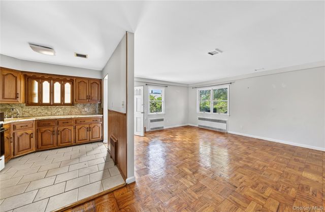 240 Pearl Street, Lawrence, NY 11559