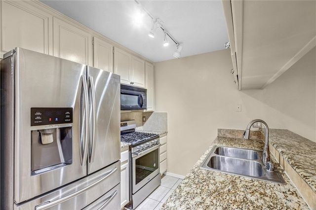 7035 Woodley Avenue 113, Van Nuys, CA 91406