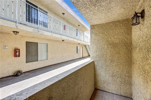 7035 Woodley Avenue 113, Van Nuys, CA 91406