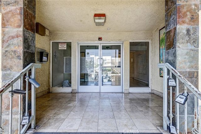 7035 Woodley Avenue 113, Van Nuys, CA 91406