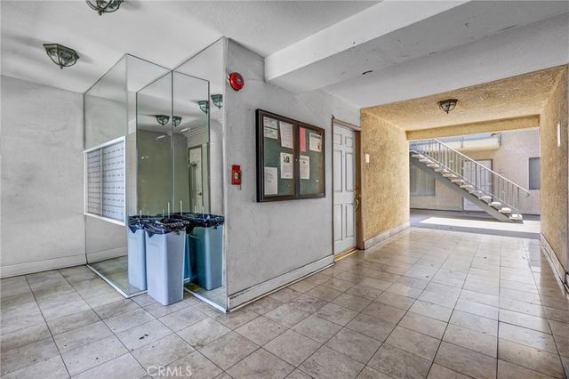 7035 Woodley Avenue 113, Van Nuys, CA 91406