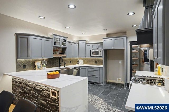 1348 29th Ct, Salem, OR 97304