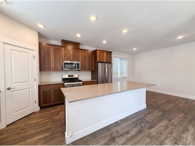 12706 Sw INCLINE Dr, Beaverton, OR 97007