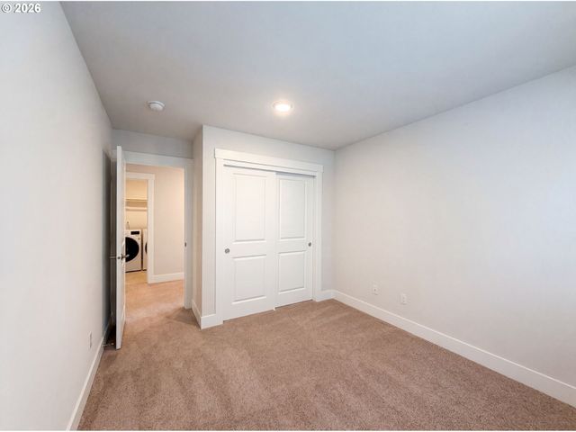 12706 Sw INCLINE Dr, Beaverton, OR 97007