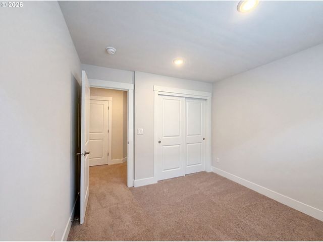 12706 Sw INCLINE Dr, Beaverton, OR 97007
