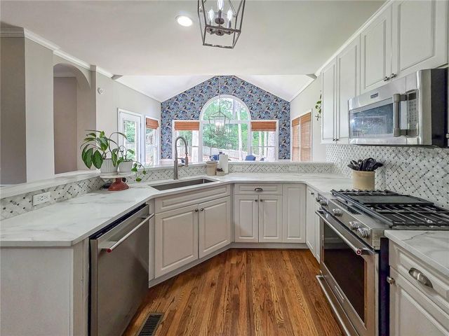 5539 Hedge Brooke Drive NW, Acworth, GA 30101