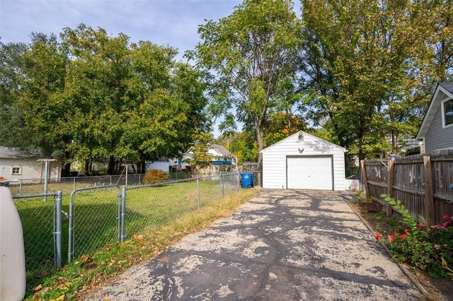 2736 Des Moines Street, Des Moines, IA 50317