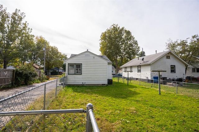 2736 Des Moines Street, Des Moines, IA 50317