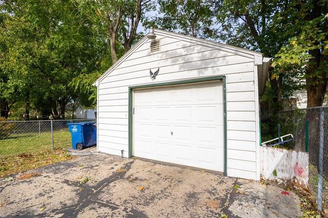 2736 Des Moines Street, Des Moines, IA 50317