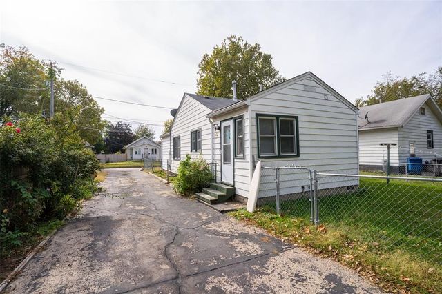 2736 Des Moines Street, Des Moines, IA 50317