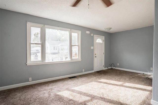 2736 Des Moines Street, Des Moines, IA 50317