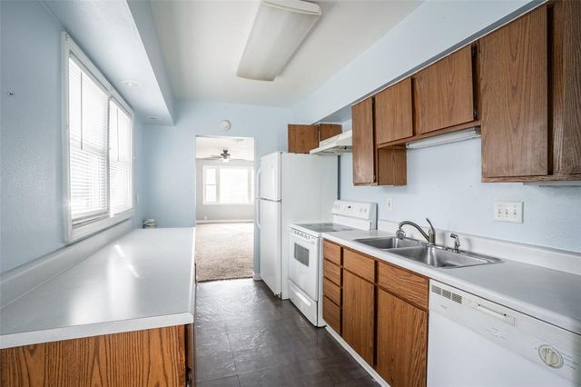 2736 Des Moines Street, Des Moines, IA 50317