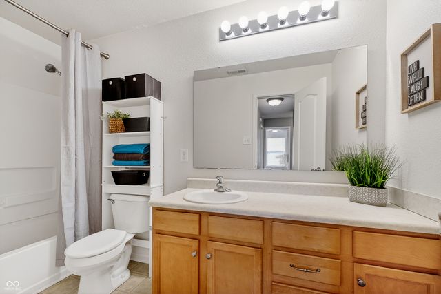 1216 King Maple Drive, Greenfield, IN 46140