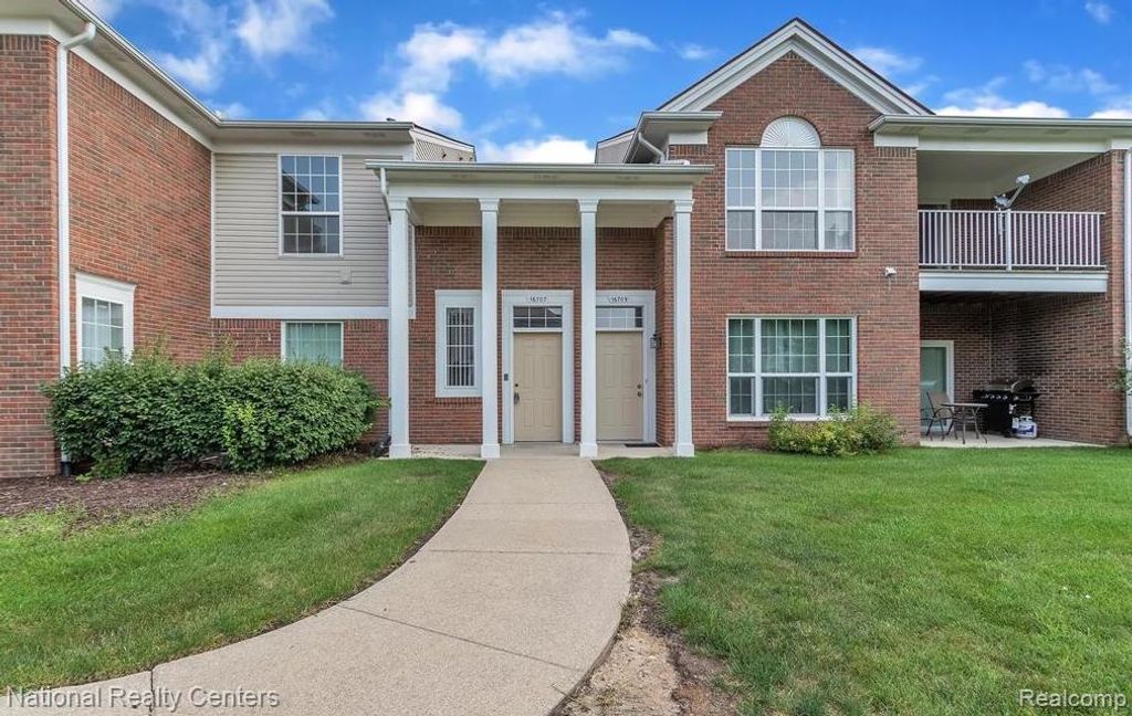 16707 Carriage Way, Northville, MI 48168