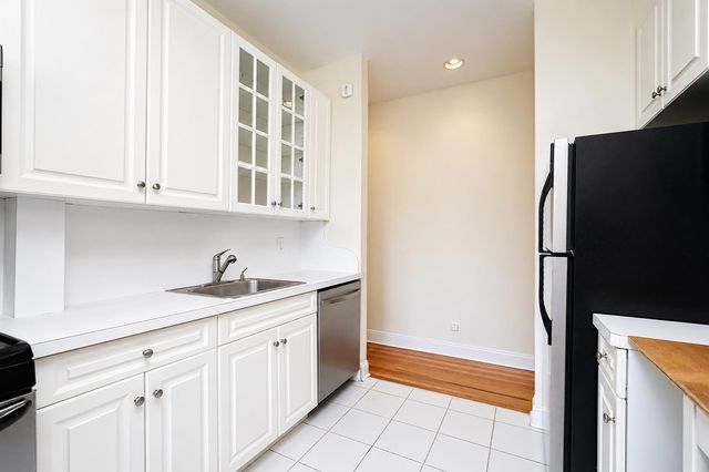 255 79th St Apt B1, New York City, NY 11209