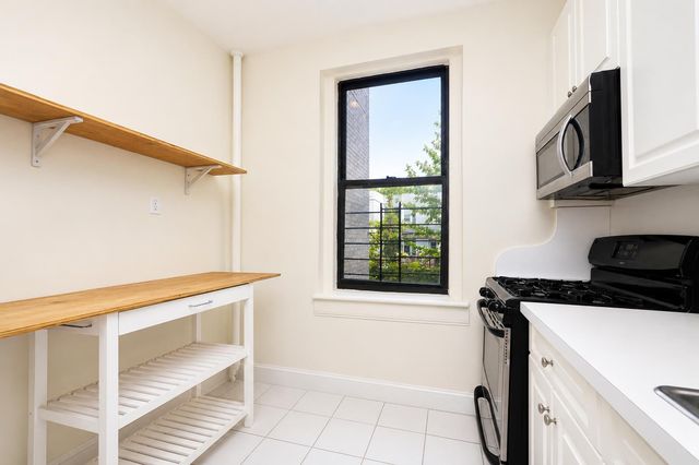 255 79th St Apt B1, New York City, NY 11209