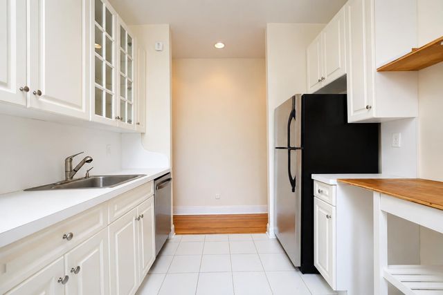 255 79th St Apt B1, New York City, NY 11209