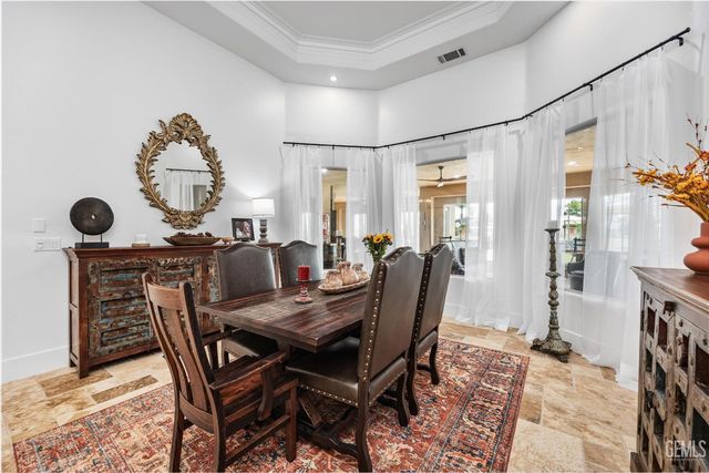 17609 Legend Oaks Lane, Bakersfield, CA 93314