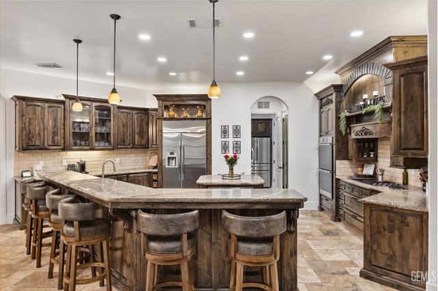 17609 Legend Oaks Lane, Bakersfield, CA 93314