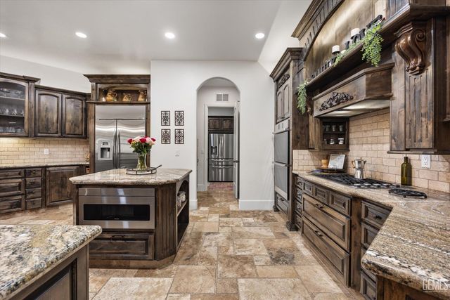 17609 Legend Oaks Lane, Bakersfield, CA 93314