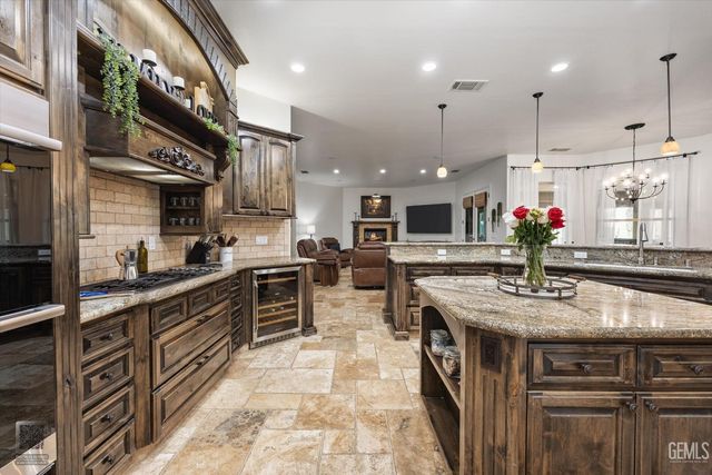 17609 Legend Oaks Lane, Bakersfield, CA 93314