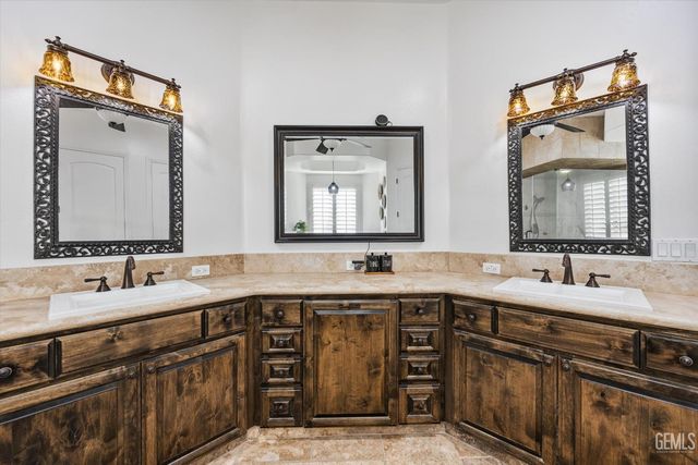 17609 Legend Oaks Lane, Bakersfield, CA 93314