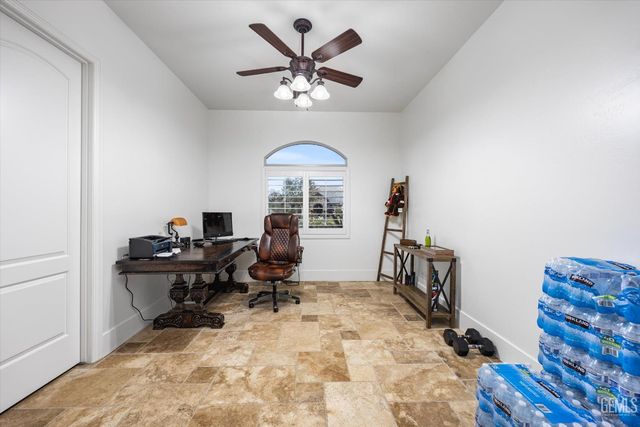 17609 Legend Oaks Lane, Bakersfield, CA 93314