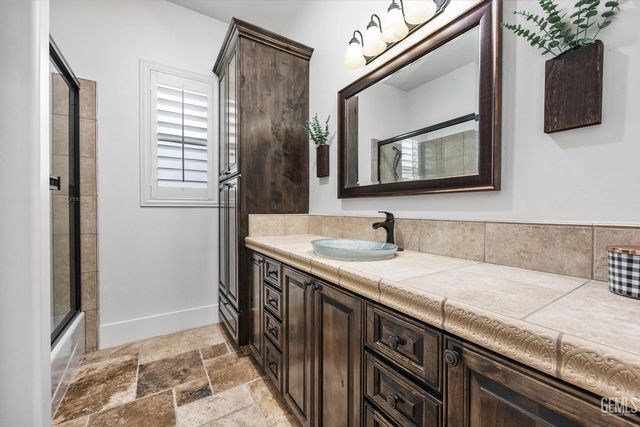 17609 Legend Oaks Lane, Bakersfield, CA 93314