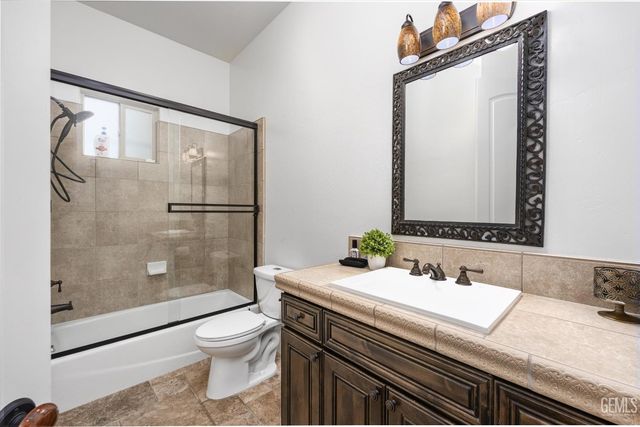 17609 Legend Oaks Lane, Bakersfield, CA 93314