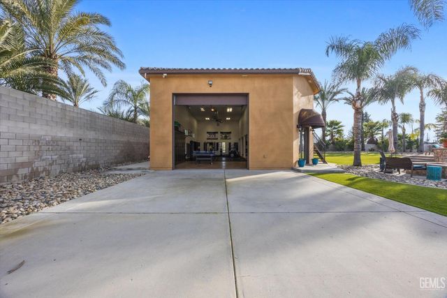 17609 Legend Oaks Lane, Bakersfield, CA 93314