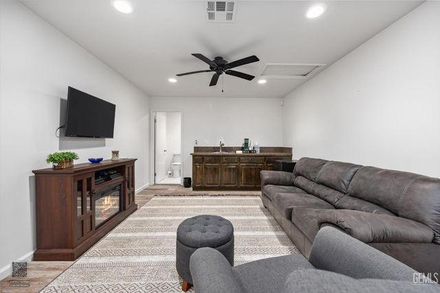 17609 Legend Oaks Lane, Bakersfield, CA 93314