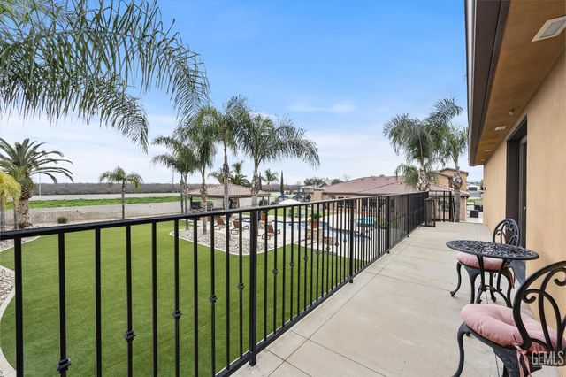 17609 Legend Oaks Lane, Bakersfield, CA 93314