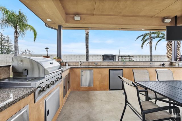 17609 Legend Oaks Lane, Bakersfield, CA 93314