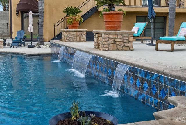 17609 Legend Oaks Lane, Bakersfield, CA 93314