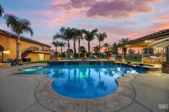 17609 Legend Oaks Lane, Bakersfield, CA 93314