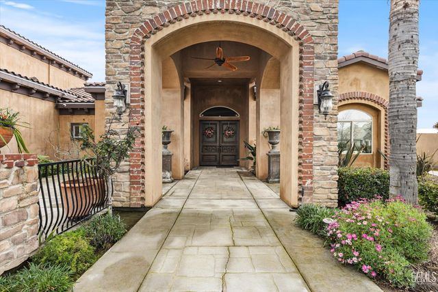 17609 Legend Oaks Lane, Bakersfield, CA 93314