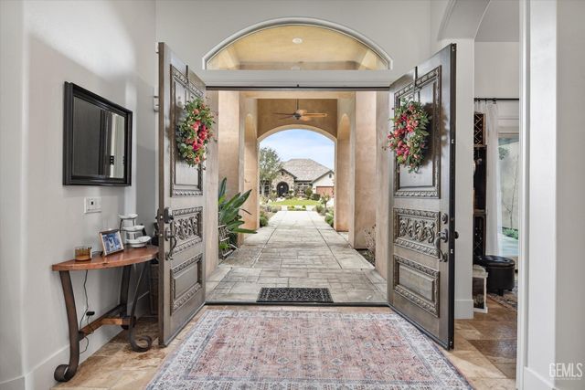 17609 Legend Oaks Lane, Bakersfield, CA 93314