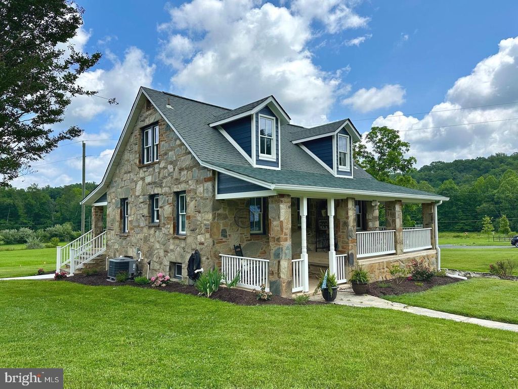 12301 CHAPEL RD, Clifton, VA 20124