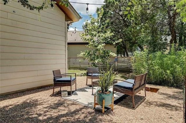 2001 Faro DR 15, Austin, TX 78741