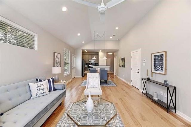 2001 Faro DR 15, Austin, TX 78741