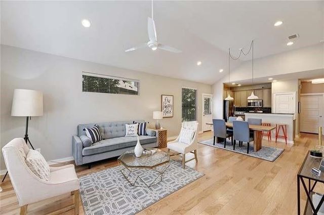 2001 Faro DR 15, Austin, TX 78741