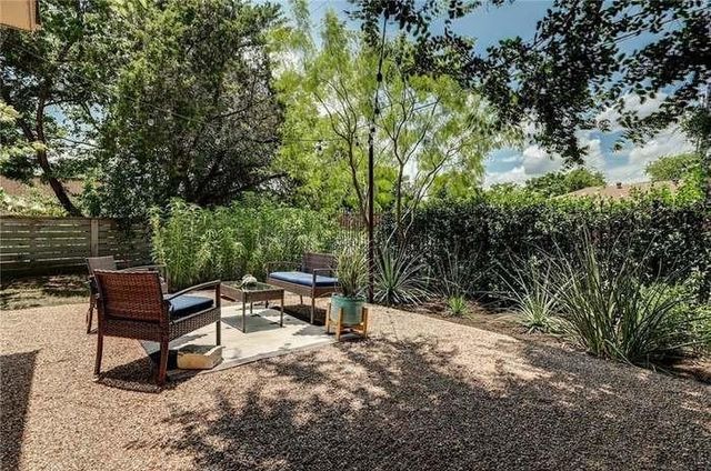 2001 Faro DR 15, Austin, TX 78741