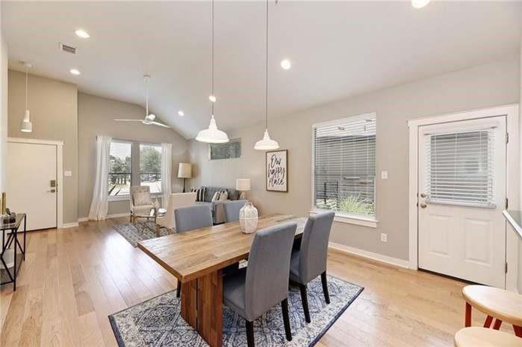 2001 Faro DR 15, Austin, TX 78741