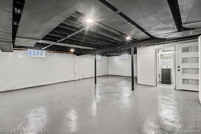 27531 Bell Road, Southfield, MI 48034