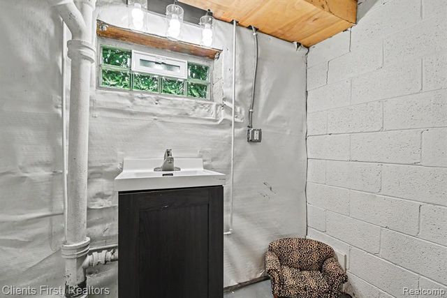 27531 Bell Road, Southfield, MI 48034