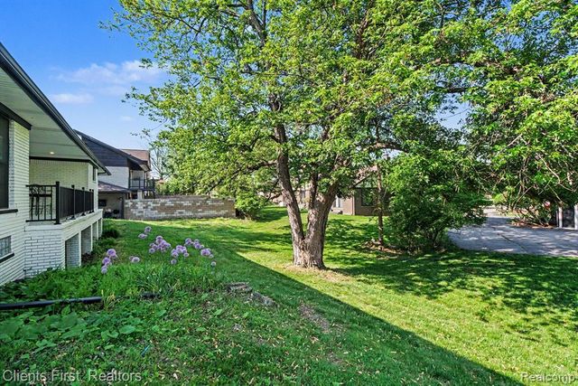 27531 Bell Road, Southfield, MI 48034
