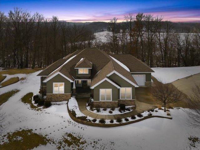 702 Stoneman Court, Fayette, IA 52142