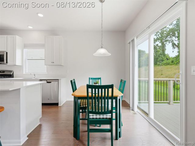 121 Coppice Way, White Lake, MI 48386