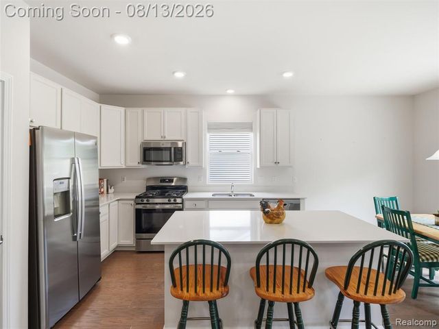 121 Coppice Way, White Lake, MI 48386