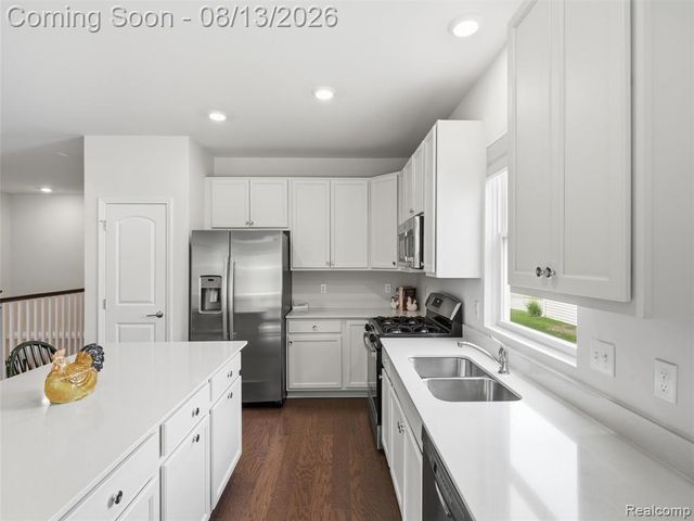 121 Coppice Way, White Lake, MI 48386